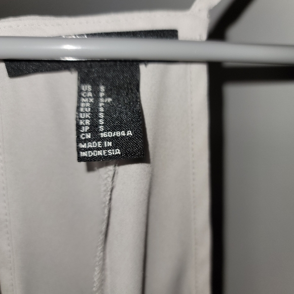 Forever 21 light grey flowy tank - Picture 2 of 3